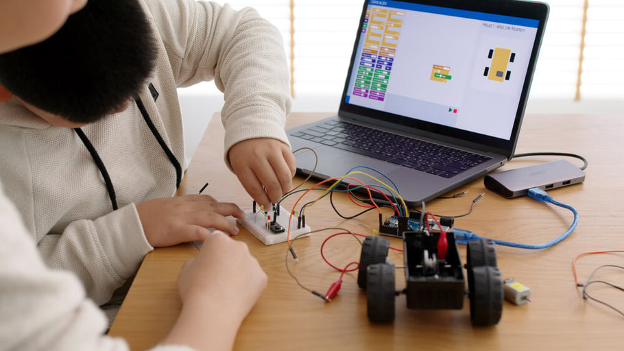 How Can STEM Kits Help You Engage a 9-year-old Kid at Home?